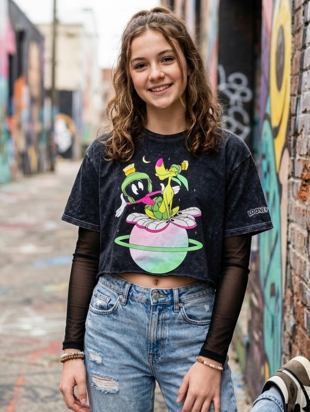Looney Tunes- Size M. Black cropped Tee with Colorful Marvin the Martian Graphic - Picture 2 of 7